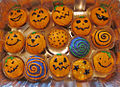 Halloween_cupcakes_-_pumpkin_cake_(6821031097)